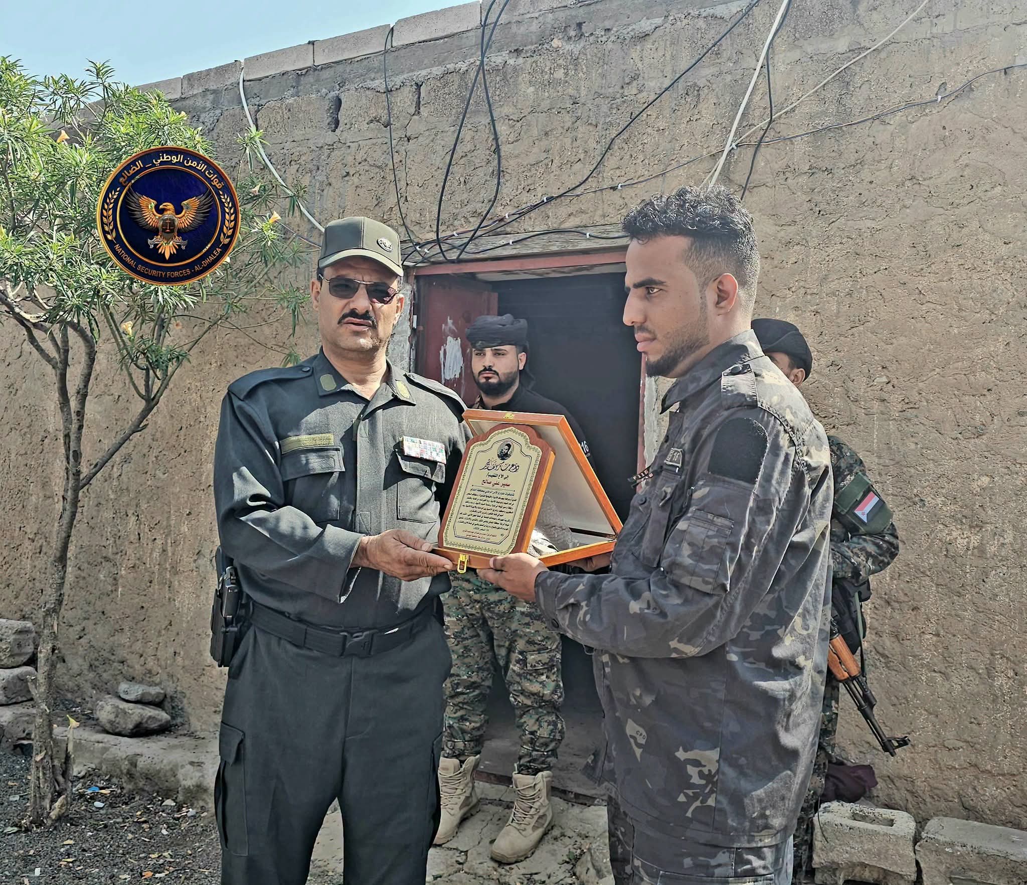مدير أمن الضالع يزور قوات طوارئ الأمن الوطني ويكرّم قيادتها ومنتسبيها مدير أمن الضالع يزور قوات طوارئ الأمن الوطني ويكرّم قيادتها ومنتسبيها