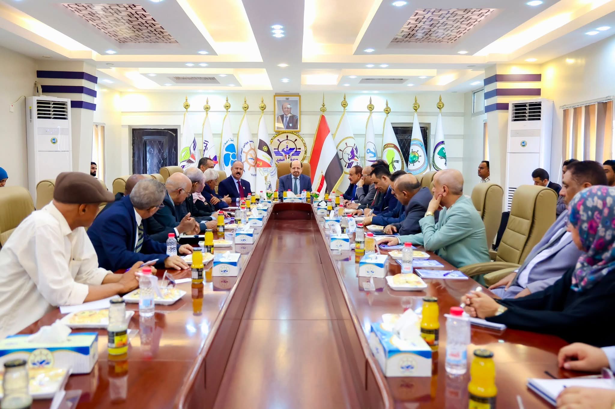 رئيس الوزراء يزور وزارة النقل ويوجه برفع مستوى الجاهزية للتعامل مع أي طارئ - رئيس الوزراء يزور وزارة النقل ويوجه برفع مستوى الجاهزية للتعامل مع أي طارئ -