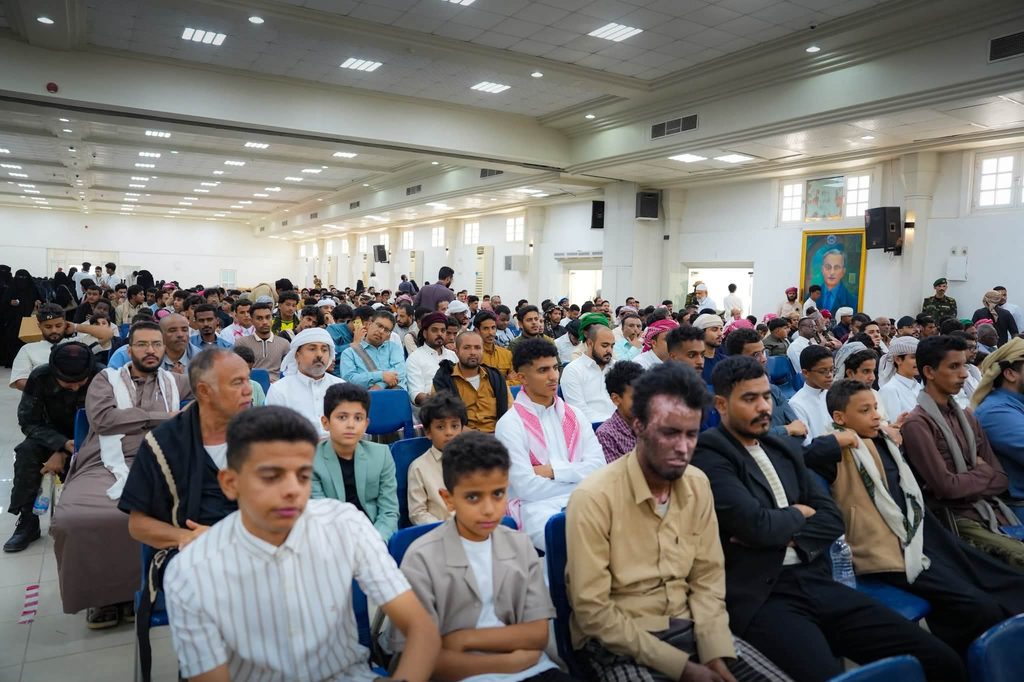 عضو مجلس القيادة محافظ حضرموت يشهد حفل تخرج 190 طالباً وطالبة من جامعة العرب للعام الجامعي 2025–2026 عضو مجلس القيادة محافظ حضرموت يشهد حفل تخرج 190 طالباً وطالبة من جامعة العرب للعام الجامعي 2025–2026