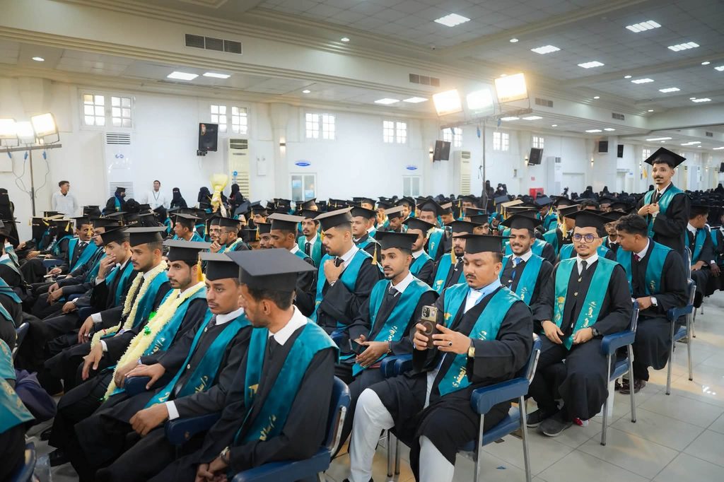 عضو مجلس القيادة محافظ حضرموت يشهد حفل تخرج 190 طالباً وطالبة من جامعة العرب للعام الجامعي 2025–2026 عضو مجلس القيادة محافظ حضرموت يشهد حفل تخرج 190 طالباً وطالبة من جامعة العرب للعام الجامعي 2025–2026