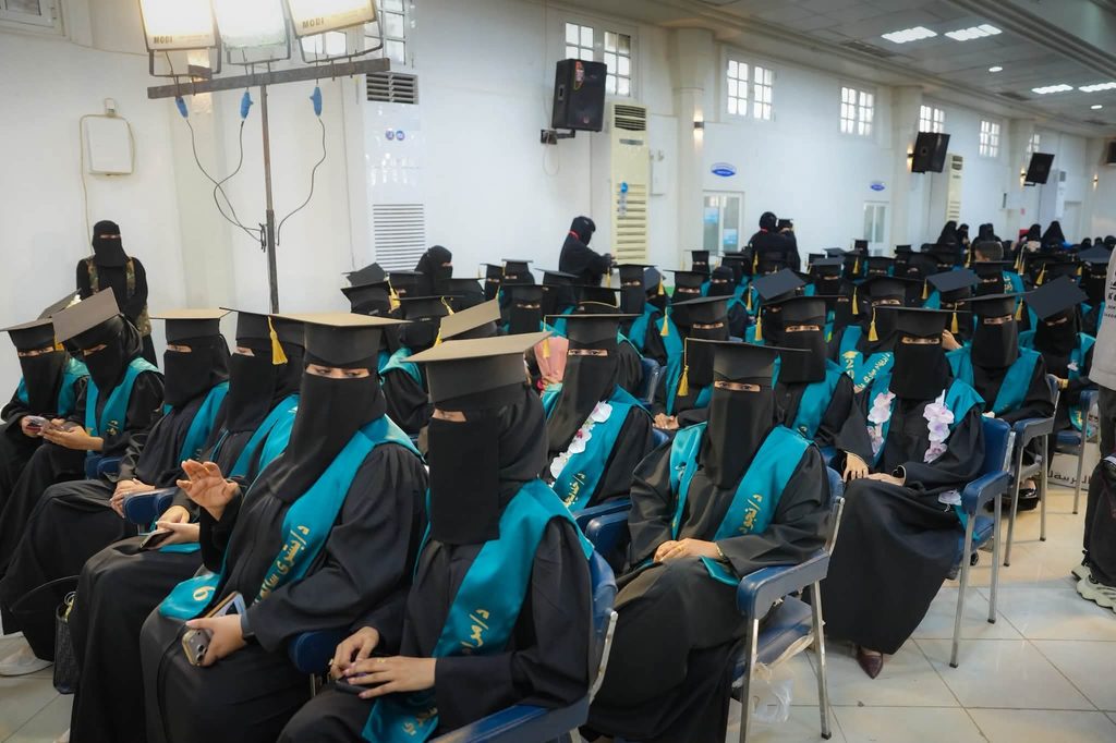 عضو مجلس القيادة محافظ حضرموت يشهد حفل تخرج 190 طالباً وطالبة من جامعة العرب للعام الجامعي 2025–2026 عضو مجلس القيادة محافظ حضرموت يشهد حفل تخرج 190 طالباً وطالبة من جامعة العرب للعام الجامعي 2025–2026