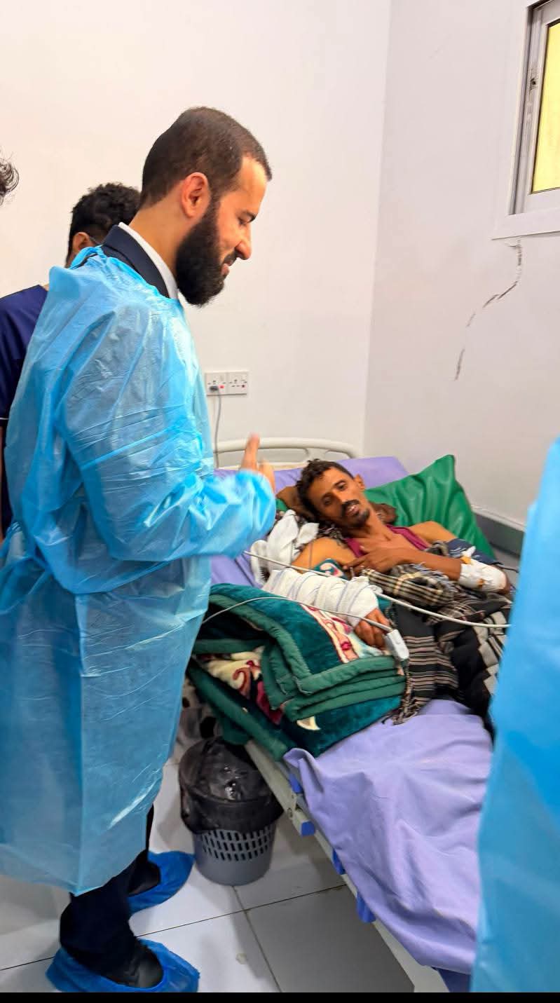 محافظ أبين يزور أفراد الأمن الوطني المصابين في الحادث الإجرامي في الوضيع - محافظ أبين يزور أفراد الأمن الوطني المصابين في الحادث الإجرامي في الوضيع -