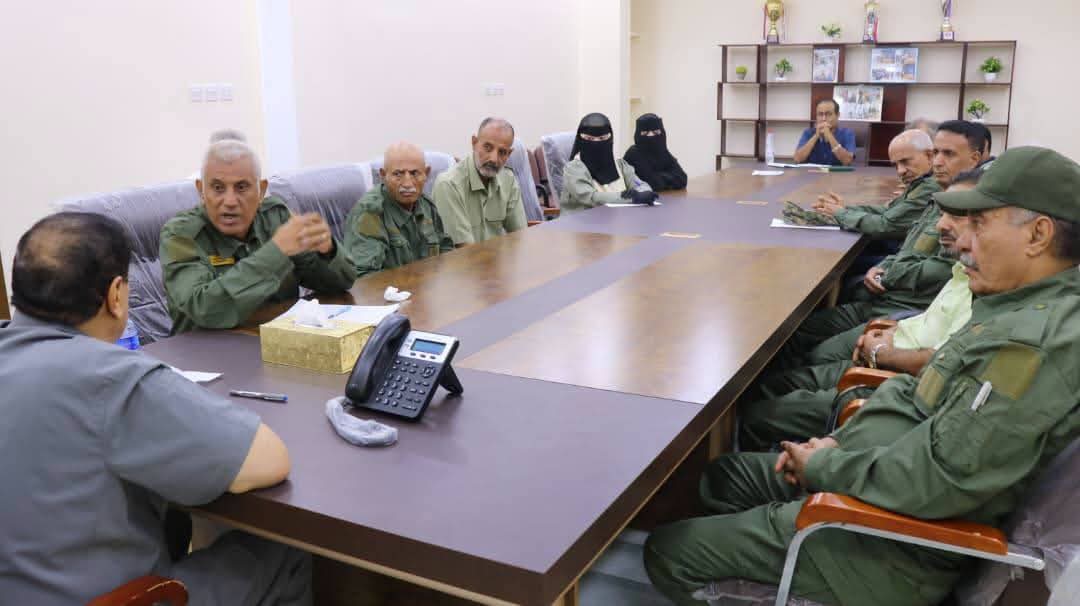 مدير أمن عدن يلتقي إدارة التوجيه المعنوي ويشدد على تعزيز الخطاب الإعلامي والشراكة المجتمعية مدير أمن عدن يلتقي إدارة التوجيه المعنوي ويشدد على تعزيز الخطاب الإعلامي والشراكة المجتمعية