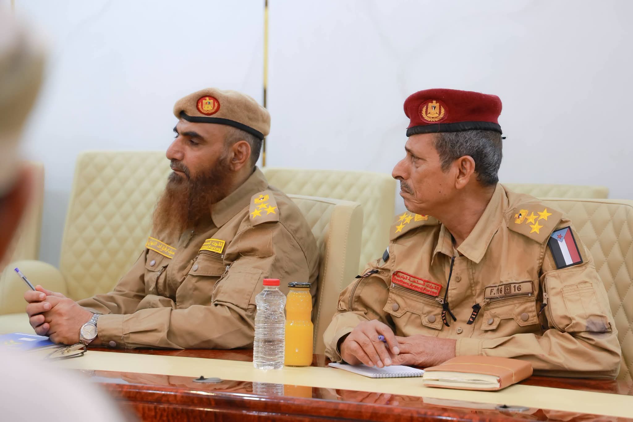 المحرّمي يعقد اجتماعاً عبر الاتصال المرئي مع قيادة محور المشاة والإسناد الثالث بالضالع - المحرّمي يعقد اجتماعاً عبر الاتصال المرئي مع قيادة محور المشاة والإسناد الثالث بالضالع -