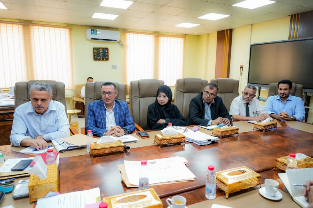 محافظ العاصمة عدن يناقش أوضاع المنطقة الحرة وسبل الحفاظ على أراضيها - محافظ العاصمة عدن يناقش أوضاع المنطقة الحرة وسبل الحفاظ على أراضيها -