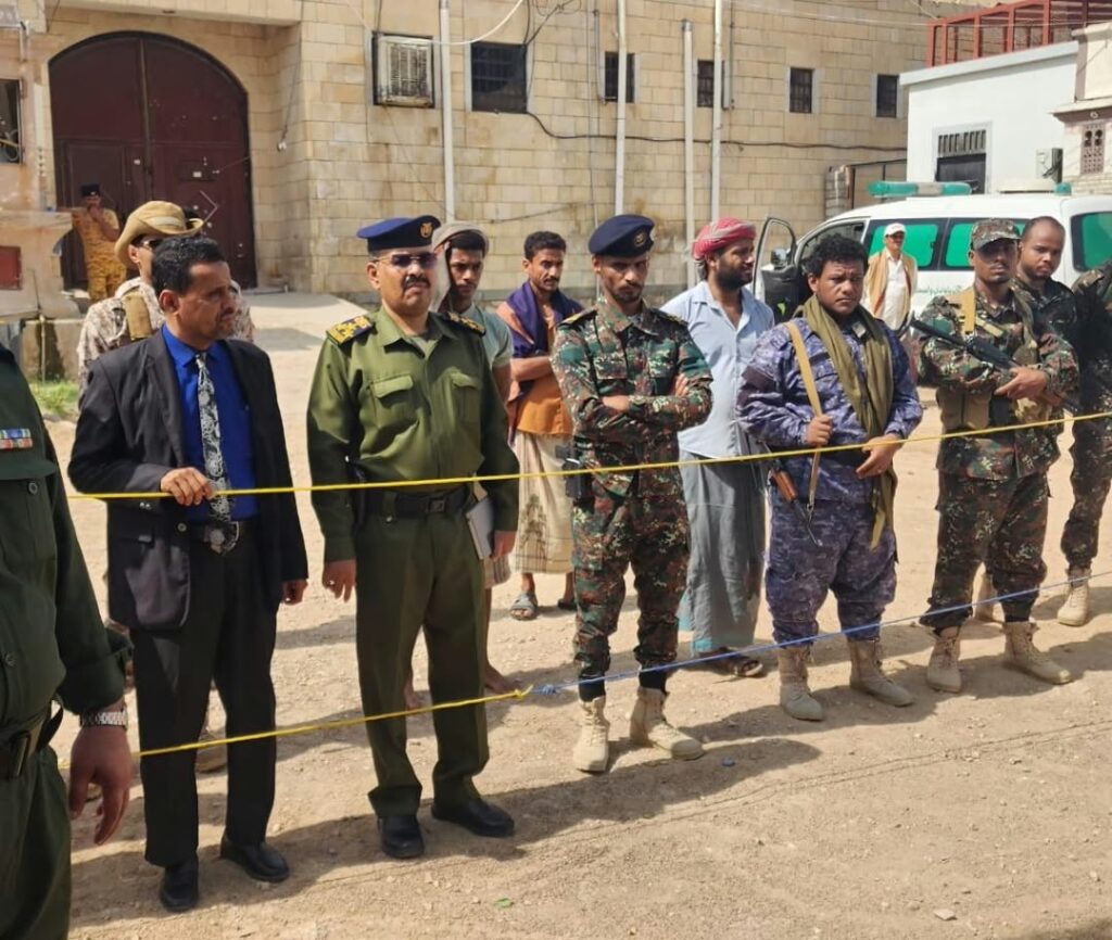 شرطة حضرموت الوادي والصحراء والنيابة العامة تنفذان حكم قصاص بالاعدام في المحكوم عليه عبده احمد هادي جراد شرطة حضرموت الوادي والصحراء والنيابة العامة تنفذان حكم قصاص بالاعدام في المحكوم عليه عبده احمد هادي جراد