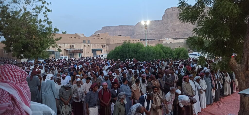 تشييع مهيب لرجل الأعمال والشخصية الاجتماعية عبدالله بن هادي باسلامة في مديرية القطن بوادي حضرموت تشييع مهيب لرجل الأعمال والشخصية الاجتماعية عبدالله بن هادي باسلامة في مديرية القطن بوادي حضرموت