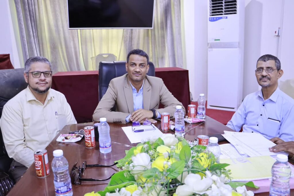 إجراء عملية الإستـلام والتسليـم بين المديـر الخـلف والسلف لكهربـاء وادي حضرمـوت إجراء عملية الإستـلام والتسليـم بين المديـر الخـلف والسلف لكهربـاء وادي حضرمـوت