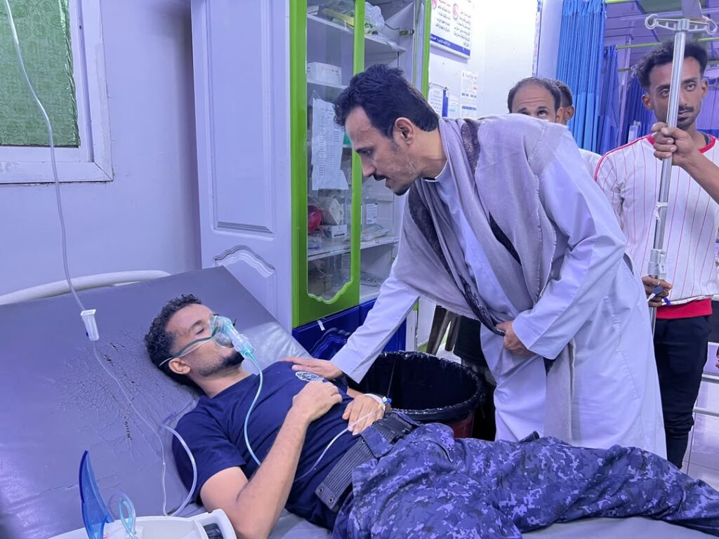 الوكيل الجيلاني يتفقد الأسر المتضررة من حريق بحي السلام بالمكلا ويوجه بتوفير سكن بديل الوكيل الجيلاني يتفقد الأسر المتضررة من حريق بحي السلام بالمكلا ويوجه بتوفير سكن بديل