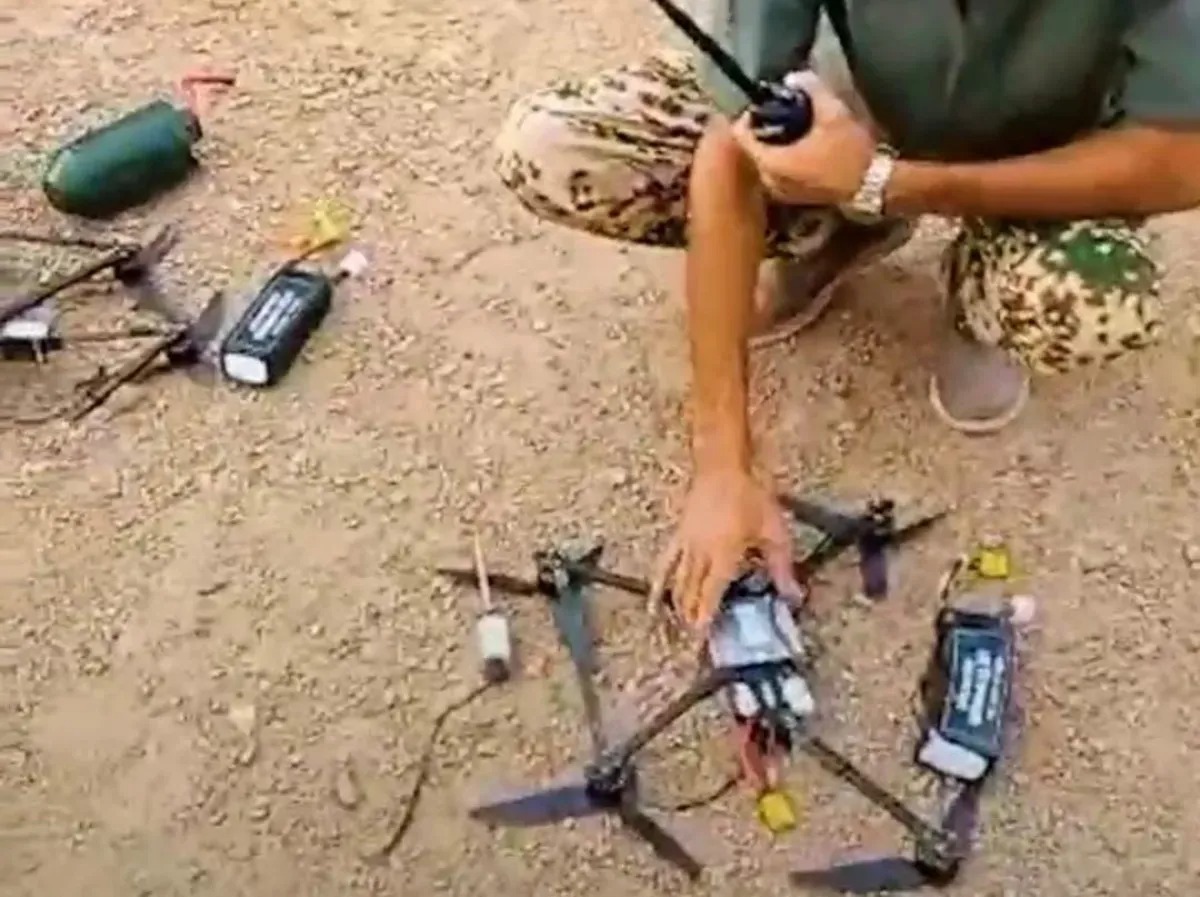 المقاومة الوطنية تسقط مسيّرتين هجوميتين لمليـ,ـشيا الحـ,ـوثي في سماء البرح المقاومة الوطنية تسقط مسيّرتين هجوميتين لمليـ,ـشيا الحـ,ـوثي في سماء البرح