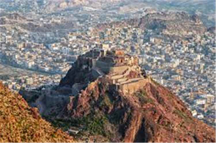 مليشيا الحوثي تستهدف مدينة تعز بثلاثة صواريخ باليستية - مليشيا الحوثي تستهدف مدينة تعز بثلاثة صواريخ باليستية -