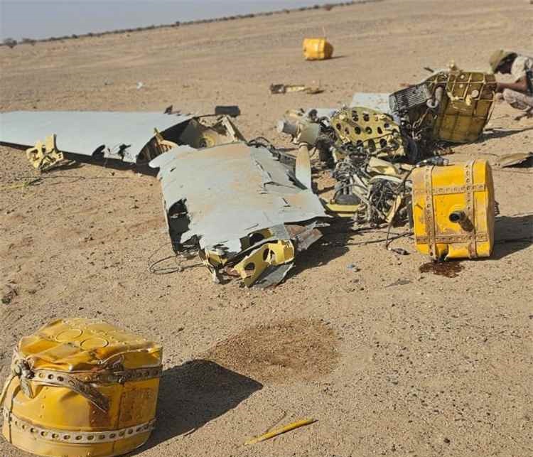 إسقاط طائرة حوثية مجنحة في سماء منطقة اللبنات بمحافظة الجوف - إسقاط طائرة حوثية مجنحة في سماء منطقة اللبنات بمحافظة الجوف -
