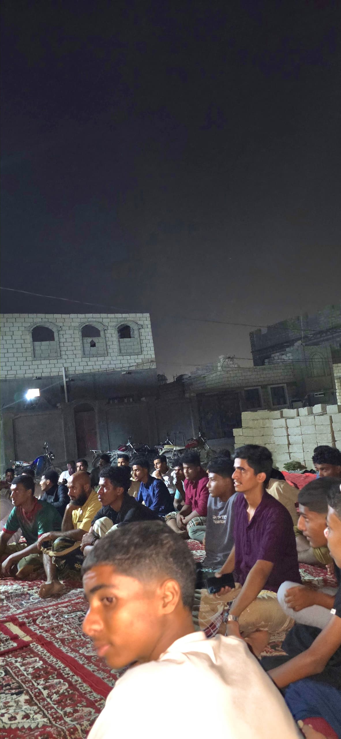 شباب حارة الهدى بالشحر.. من روح المبادرة إلى صناعة الأثر "تقرير" شباب حارة الهدى بالشحر.. من روح المبادرة إلى صناعة الأثر "تقرير"