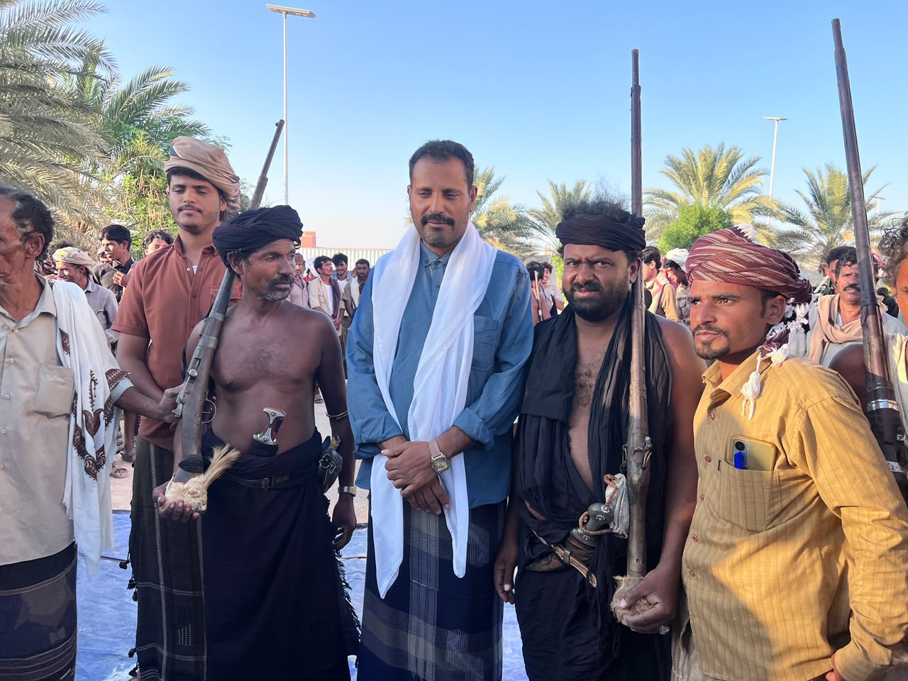 غيل بن يمين تستقبل قافلة مؤسسة الدقيل برئاسة الرحالة سالم حمد الدقيل غيل بن يمين تستقبل قافلة مؤسسة الدقيل برئاسة الرحالة سالم حمد الدقيل