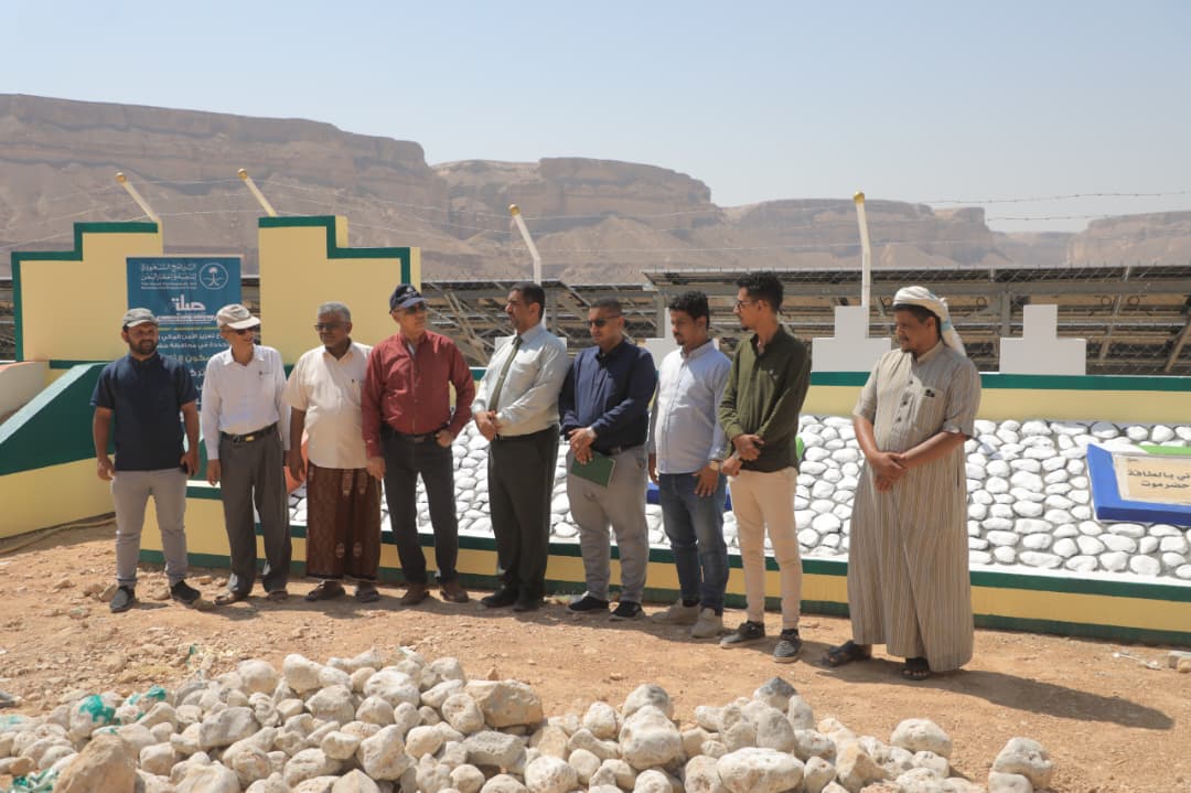 مدير عام مؤسسة مياه وادي حضرموت يطّلع على مستوى الإنجاز في مشروع منظومة الطاقة الشمسية بحقل موشح بشبام بتمويل من البرنامج السعودي - مدير عام مؤسسة مياه وادي حضرموت يطّلع على مستوى الإنجاز في مشروع منظومة الطاقة الشمسية بحقل موشح بشبام بتمويل من البرنامج السعودي -