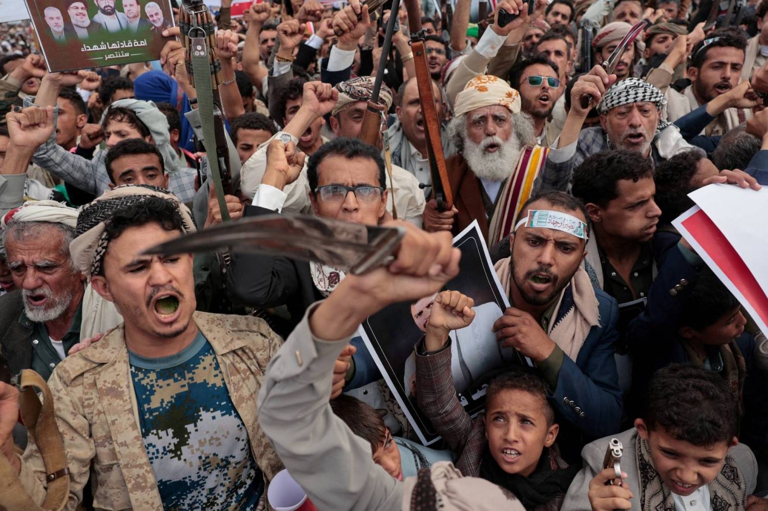 صحيفة: «فوبيا سبتمبر» تدفع الحوثيين لتشديد قبضتهم الأمنية صحيفة: «فوبيا سبتمبر» تدفع الحوثيين لتشديد قبضتهم الأمنية