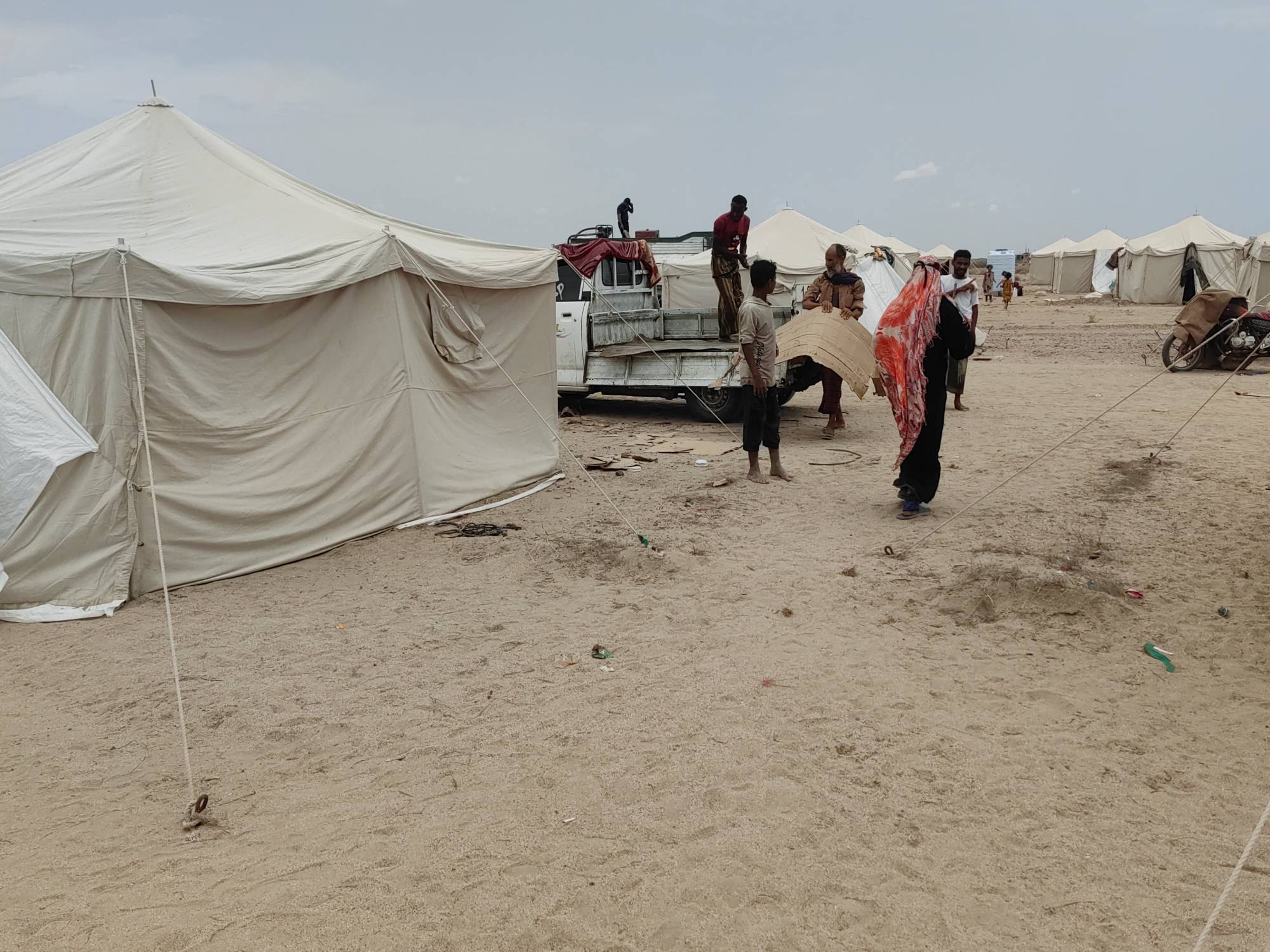 تحذيرات من تفشي الكوليرا بين الفارّين من الهجمات الحوثية - تحذيرات من تفشي الكوليرا بين الفارّين من الهجمات الحوثية -