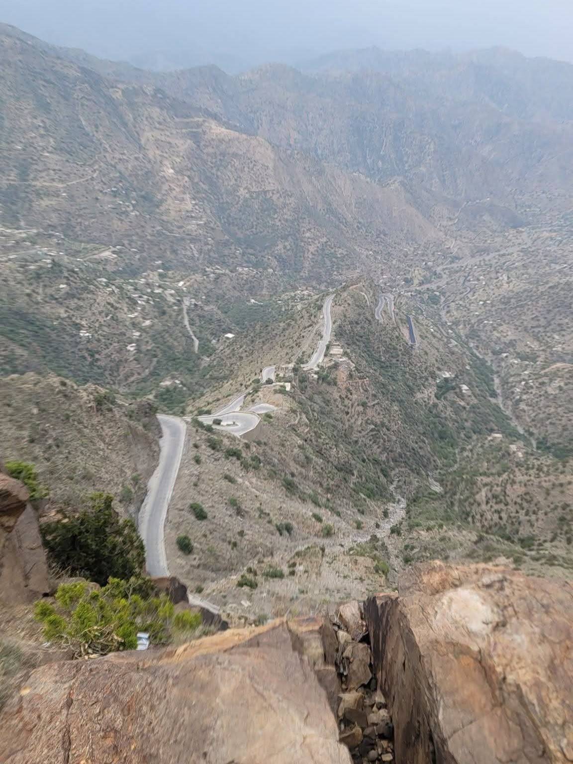 إفشال تسلل حوثي لقطع شريان تعز الوحيد إلى عدن إفشال تسلل حوثي لقطع شريان تعز الوحيد إلى عدن