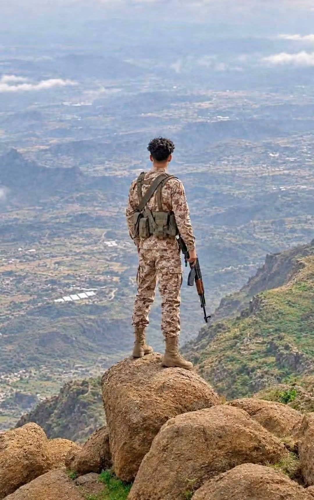 زحف الحوثيين يصطدم بضربات موجعة في جبهات تعز ولحج زحف الحوثيين يصطدم بضربات موجعة في جبهات تعز ولحج