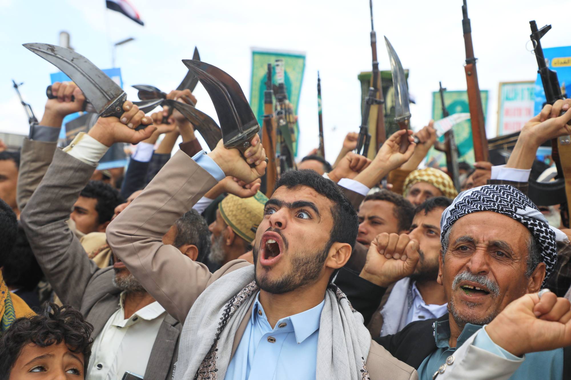 قائد خفر السواحل اليمنية: سفن تهريب الحوثيين لم تعد تخفي تحركاتها في البحر الأحمر - قائد خفر السواحل اليمنية: سفن تهريب الحوثيين لم تعد تخفي تحركاتها في البحر الأحمر -