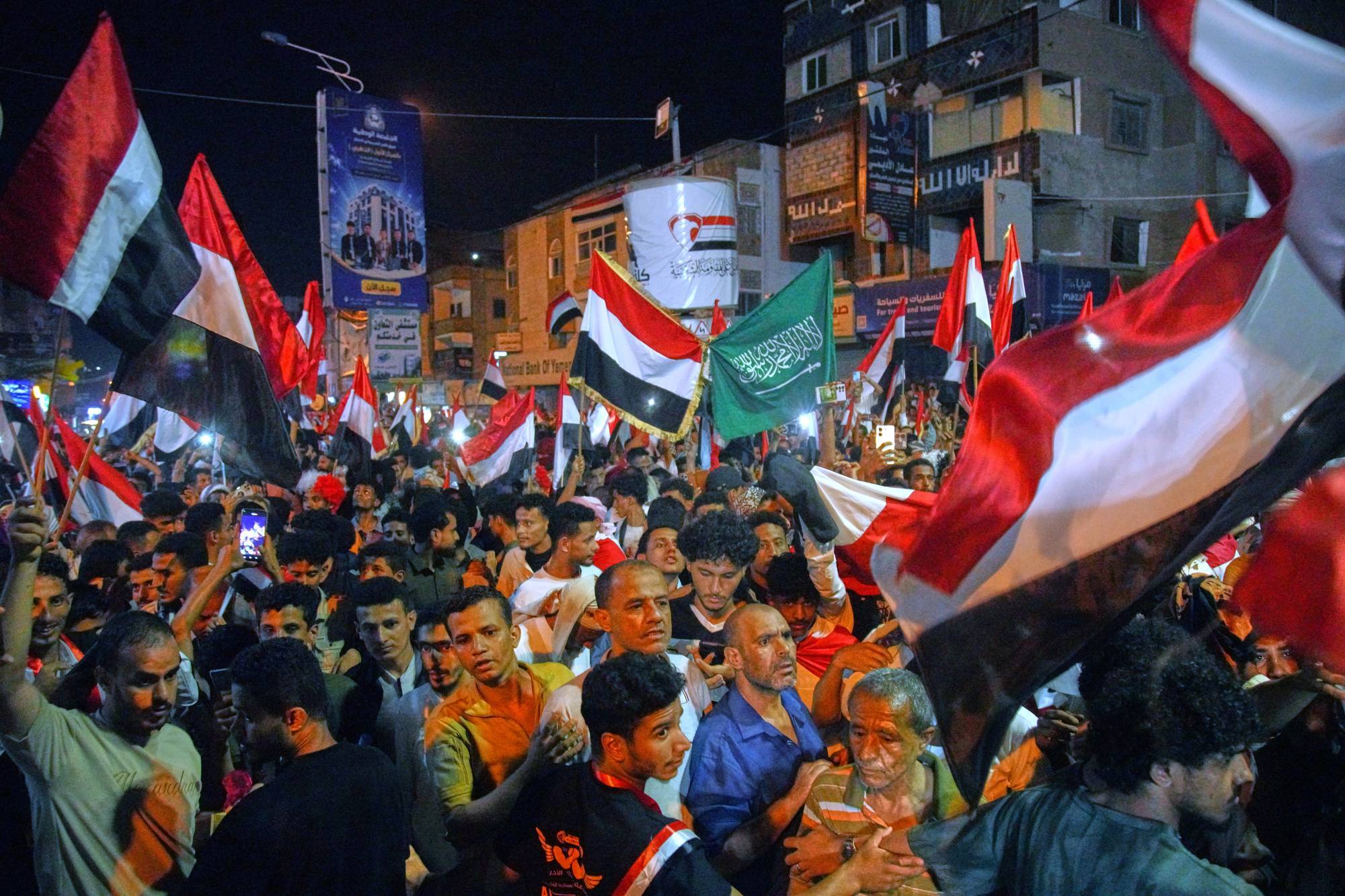 الحوثيون اعتقلوا 278 يمنياً لاحتفالهم بـ«26 سبتمبر» الحوثيون اعتقلوا 278 يمنياً لاحتفالهم بـ«26 سبتمبر»