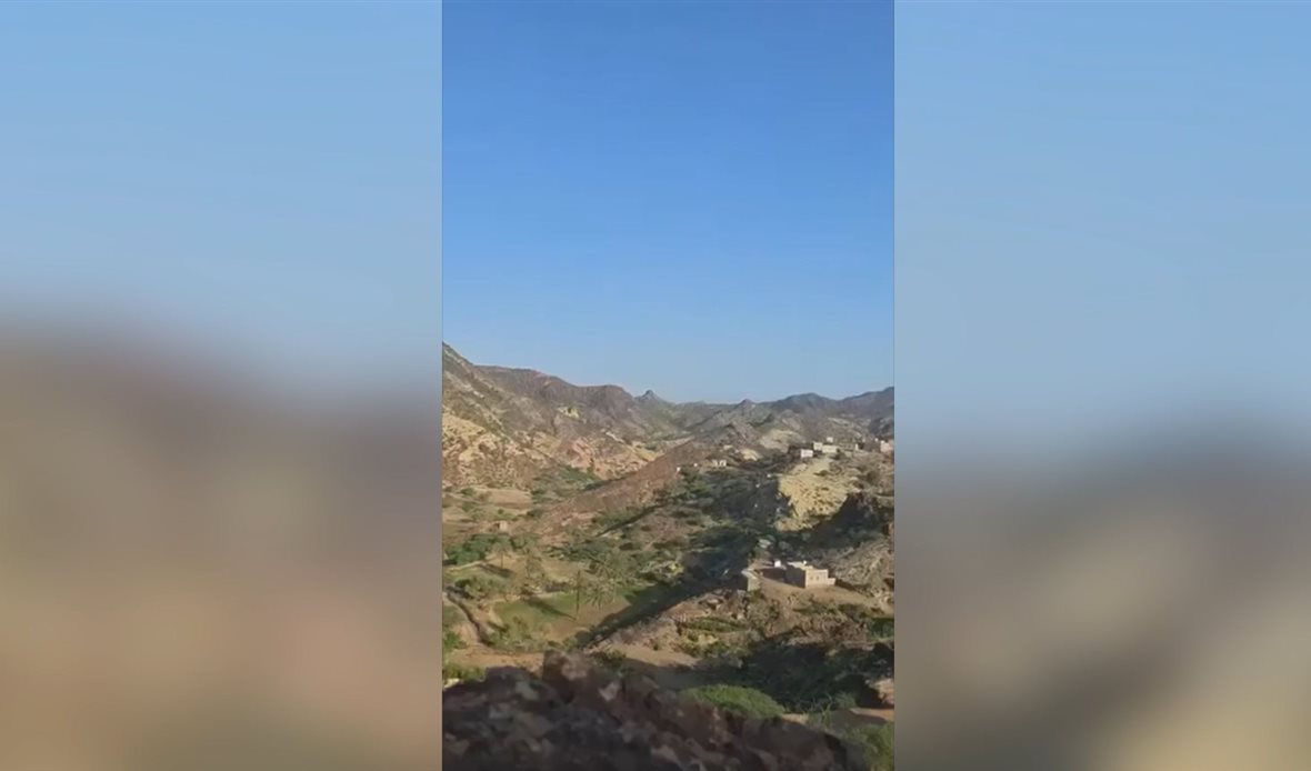 مليشيا الحوثي تستهدف قرى سكنية وتجمعات النازحين في المضاربة بلحج بصواريخ باليستية مليشيا الحوثي تستهدف قرى سكنية وتجمعات النازحين في المضاربة بلحج بصواريخ باليستية