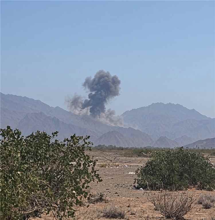 الطيران الحربي يدك تجمعات ومواقع المليـ,ـشيا الحـ,ـوثية في حيفان جنوبي تعز - الطيران الحربي يدك تجمعات ومواقع المليـ,ـشيا الحـ,ـوثية في حيفان جنوبي تعز -