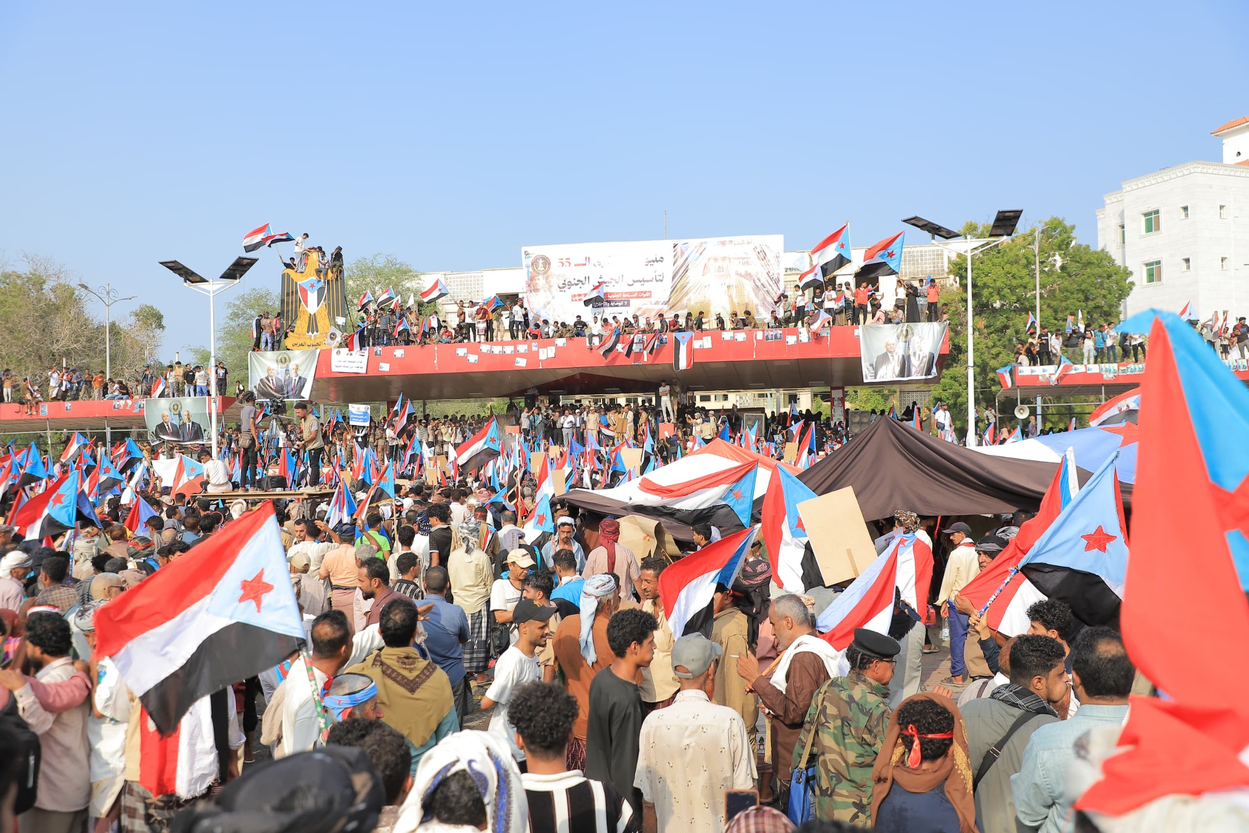 في مليونية ذكرى التأسيس الـ 55.. شعب الجنوب يجدد التفويض الشعبي والسياسي للقوات المسلحة الجنوبية بقيادة الرئيس القائد عيدروس الزُبيدي في مليونية ذكرى التأسيس الـ 55.. شعب الجنوب يجدد التفويض الشعبي والسياسي للقوات المسلحة الجنوبية بقيادة الرئيس القائد عيدروس الزُبيدي