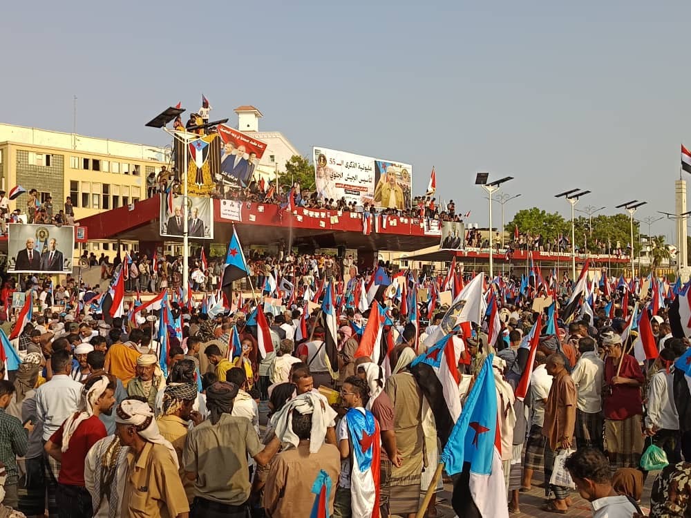 في مليونية ذكرى التأسيس الـ 55.. شعب الجنوب يجدد التفويض الشعبي والسياسي للقوات المسلحة الجنوبية بقيادة الرئيس القائد عيدروس الزُبيدي في مليونية ذكرى التأسيس الـ 55.. شعب الجنوب يجدد التفويض الشعبي والسياسي للقوات المسلحة الجنوبية بقيادة الرئيس القائد عيدروس الزُبيدي