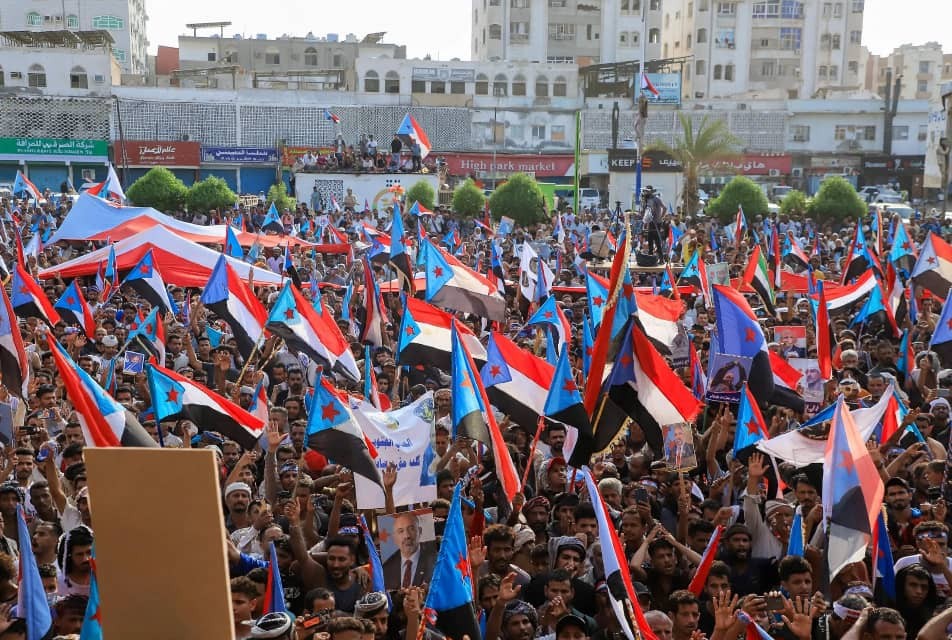 في مليونية ذكرى التأسيس الـ 55.. شعب الجنوب يجدد التفويض الشعبي والسياسي للقوات المسلحة الجنوبية بقيادة الرئيس القائد عيدروس الزُبيدي في مليونية ذكرى التأسيس الـ 55.. شعب الجنوب يجدد التفويض الشعبي والسياسي للقوات المسلحة الجنوبية بقيادة الرئيس القائد عيدروس الزُبيدي