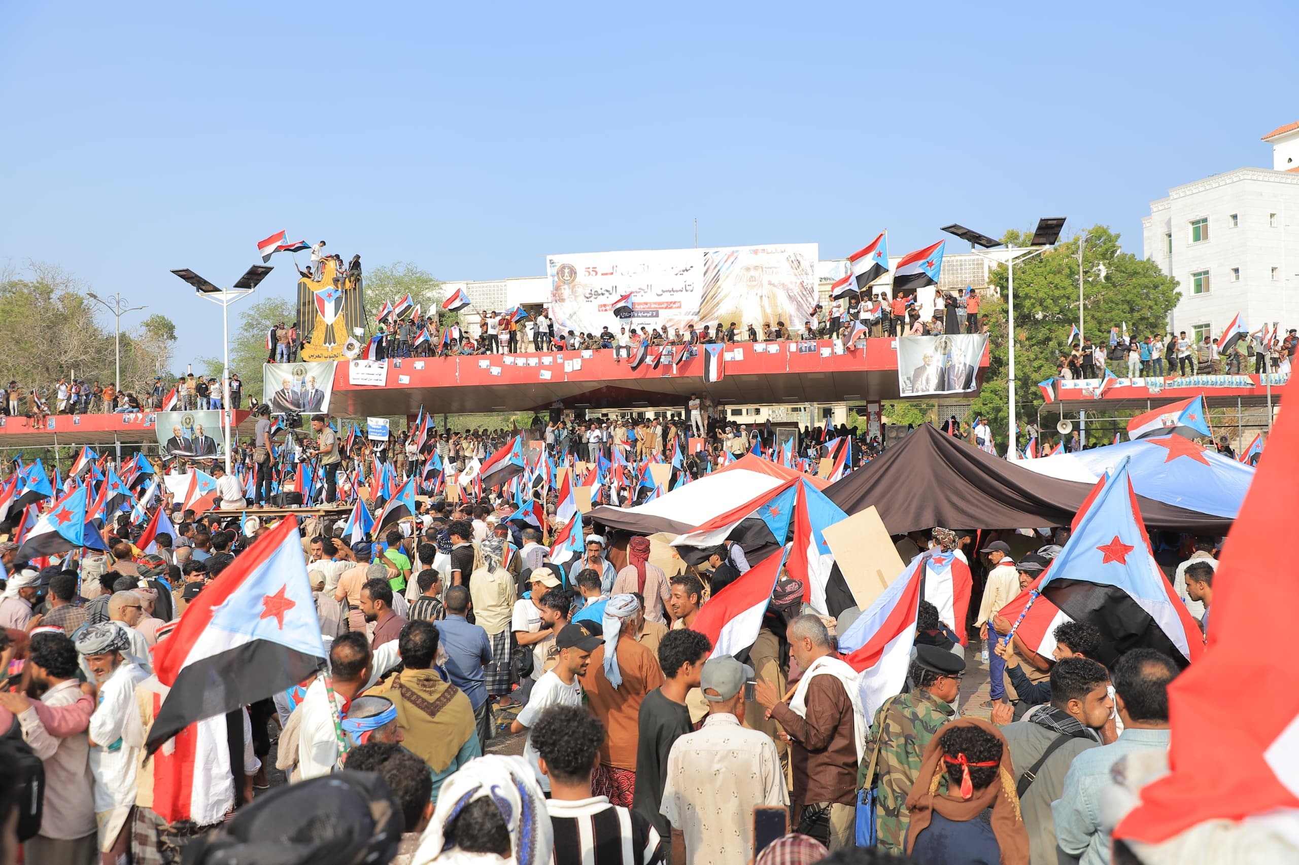 في مليونية ذكرى التأسيس الـ 55.. شعب الجنوب يجدد التفويض الشعبي والسياسي للقوات المسلحة الجنوبية بقيادة الرئيس القائد عيدروس الزُبيدي في مليونية ذكرى التأسيس الـ 55.. شعب الجنوب يجدد التفويض الشعبي والسياسي للقوات المسلحة الجنوبية بقيادة الرئيس القائد عيدروس الزُبيدي