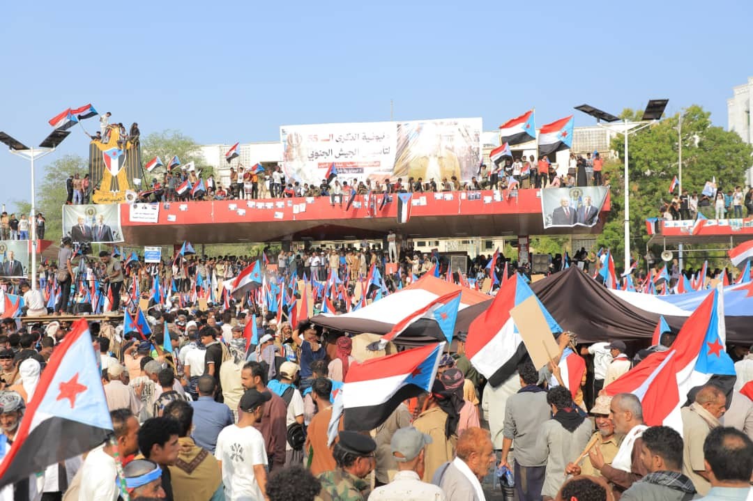 في مليونية ذكرى التأسيس الـ 55.. شعب الجنوب يجدد التفويض الشعبي والسياسي للقوات المسلحة الجنوبية بقيادة الرئيس القائد عيدروس الزُبيدي في مليونية ذكرى التأسيس الـ 55.. شعب الجنوب يجدد التفويض الشعبي والسياسي للقوات المسلحة الجنوبية بقيادة الرئيس القائد عيدروس الزُبيدي