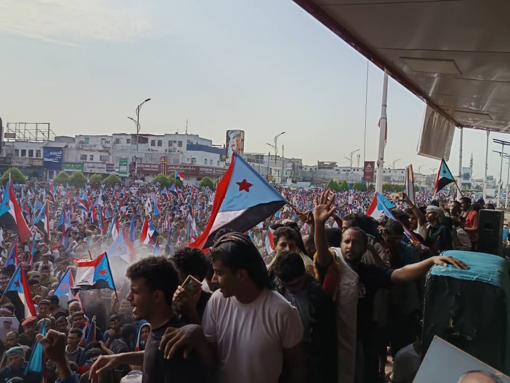 في مليونية ذكرى التأسيس الـ 55.. شعب الجنوب يجدد التفويض الشعبي والسياسي للقوات المسلحة الجنوبية بقيادة الرئيس القائد عيدروس الزُبيدي في مليونية ذكرى التأسيس الـ 55.. شعب الجنوب يجدد التفويض الشعبي والسياسي للقوات المسلحة الجنوبية بقيادة الرئيس القائد عيدروس الزُبيدي