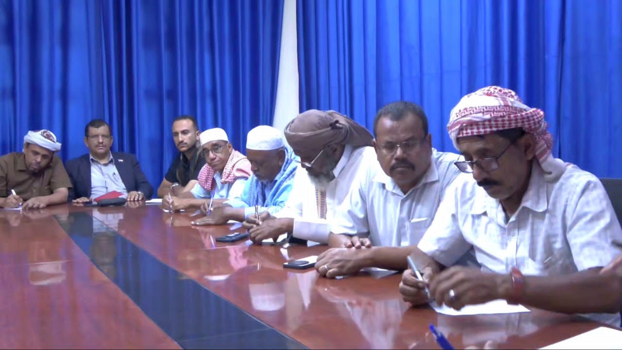 التميمي يترأس اجتماعًا طارئًا لرؤساء الهيئات التنفيذية بمديريات وادي وصحراء حضرموت التميمي يترأس اجتماعًا طارئًا لرؤساء الهيئات التنفيذية بمديريات وادي وصحراء حضرموت