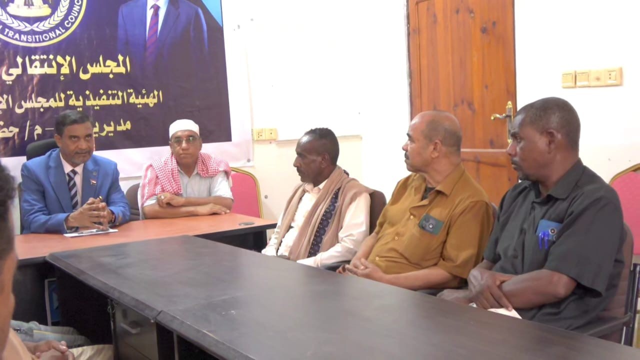 التميمي يتفقد سير العمل في تنفيذية انتقالي ساه ويشيد بجهودها التنظيمية التميمي يتفقد سير العمل في تنفيذية انتقالي ساه ويشيد بجهودها التنظيمية