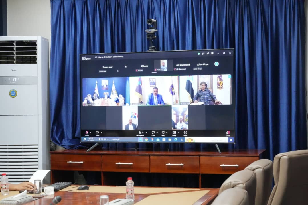 الحالمي بعقد اجتماعًا برؤساء الهيئات التنفيذية بالمحافظات لمناقشة تطورات المشهد الأمني والعسكري في الجنوب الحالمي بعقد اجتماعًا برؤساء الهيئات التنفيذية بالمحافظات لمناقشة تطورات المشهد الأمني والعسكري في الجنوب