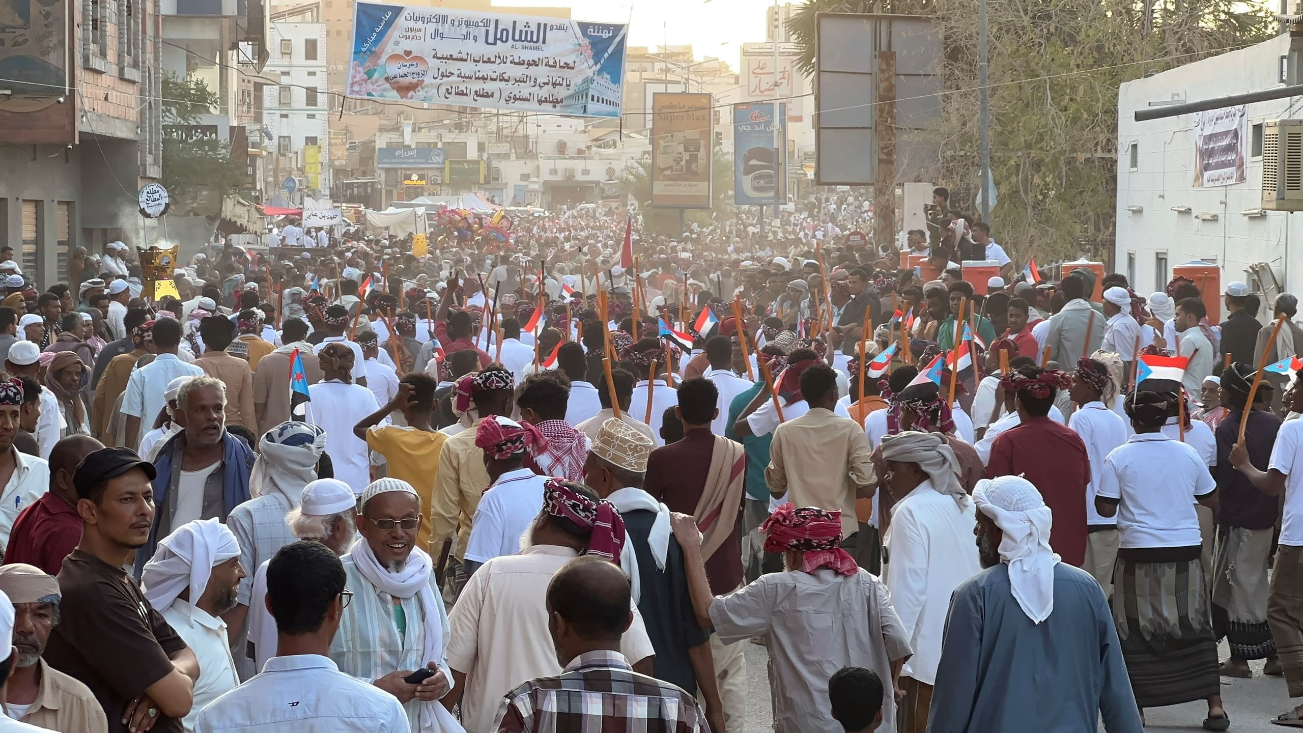 التميمي يشارك في مطلع المطالع السنوي لحافة الحوطة بسيئون وسط حضور جماهيري واسع التميمي يشارك في مطلع المطالع السنوي لحافة الحوطة بسيئون وسط حضور جماهيري واسع