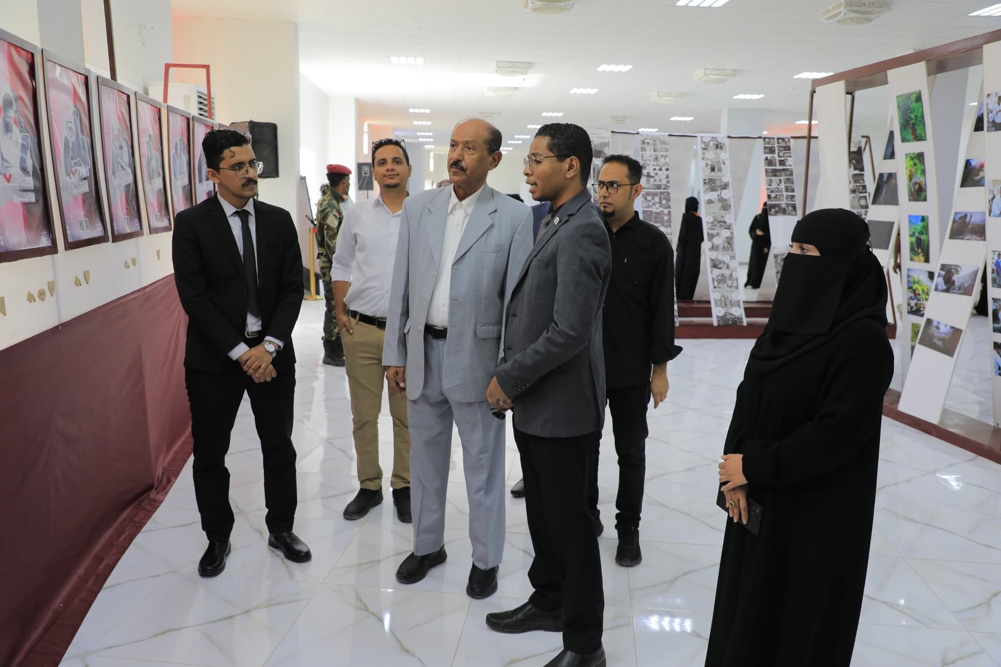 وكيل وادي حضرموت يفتتح معرض " أبعد من الحرب بقليل" سيئون وكيل وادي حضرموت يفتتح معرض " أبعد من الحرب بقليل" سيئون