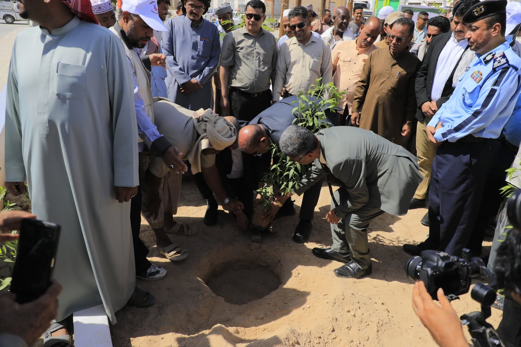 الوكيل بارباع يدشن فعاليات اليوم العالمي للنظافة بمدينة سيئون الوكيل بارباع يدشن فعاليات اليوم العالمي للنظافة بمدينة سيئون