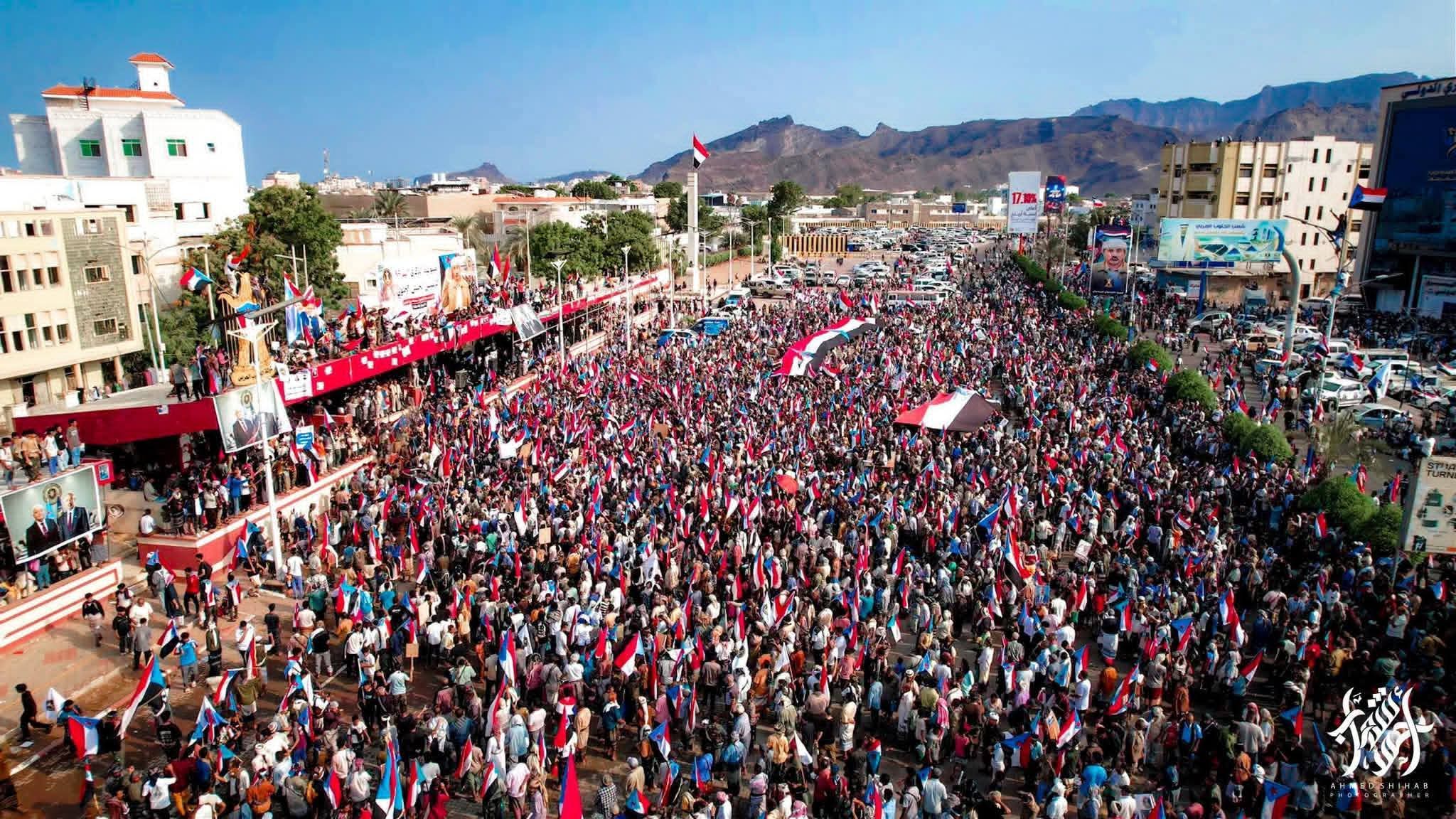 بيان مليونية الجيش الجنوبي يجدد العهد بحماية الجنوب والتمسك بأهداف ثورته بيان مليونية الجيش الجنوبي يجدد العهد بحماية الجنوب والتمسك بأهداف ثورته