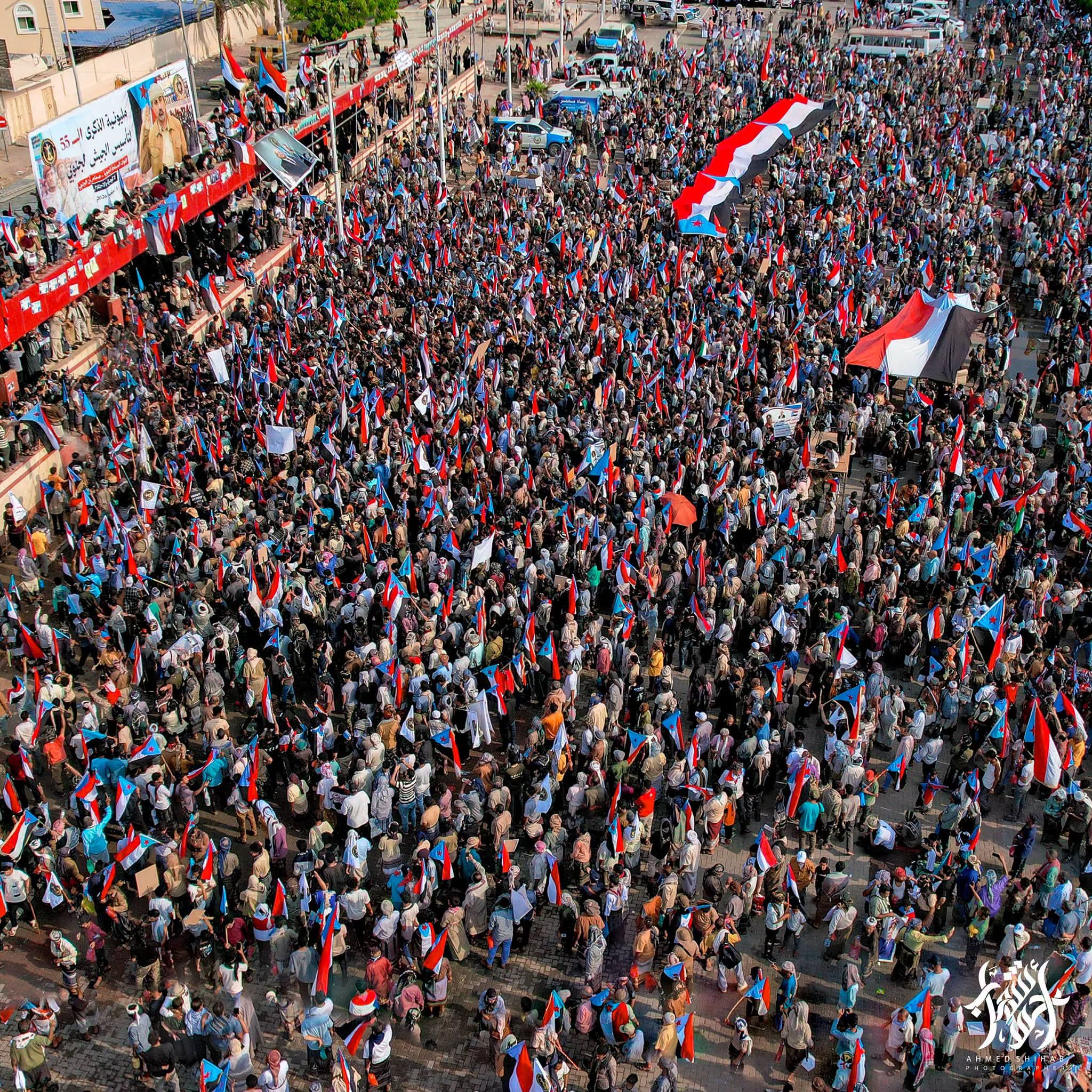 بيان مليونية الجيش الجنوبي يجدد العهد بحماية الجنوب والتمسك بأهداف ثورته بيان مليونية الجيش الجنوبي يجدد العهد بحماية الجنوب والتمسك بأهداف ثورته
