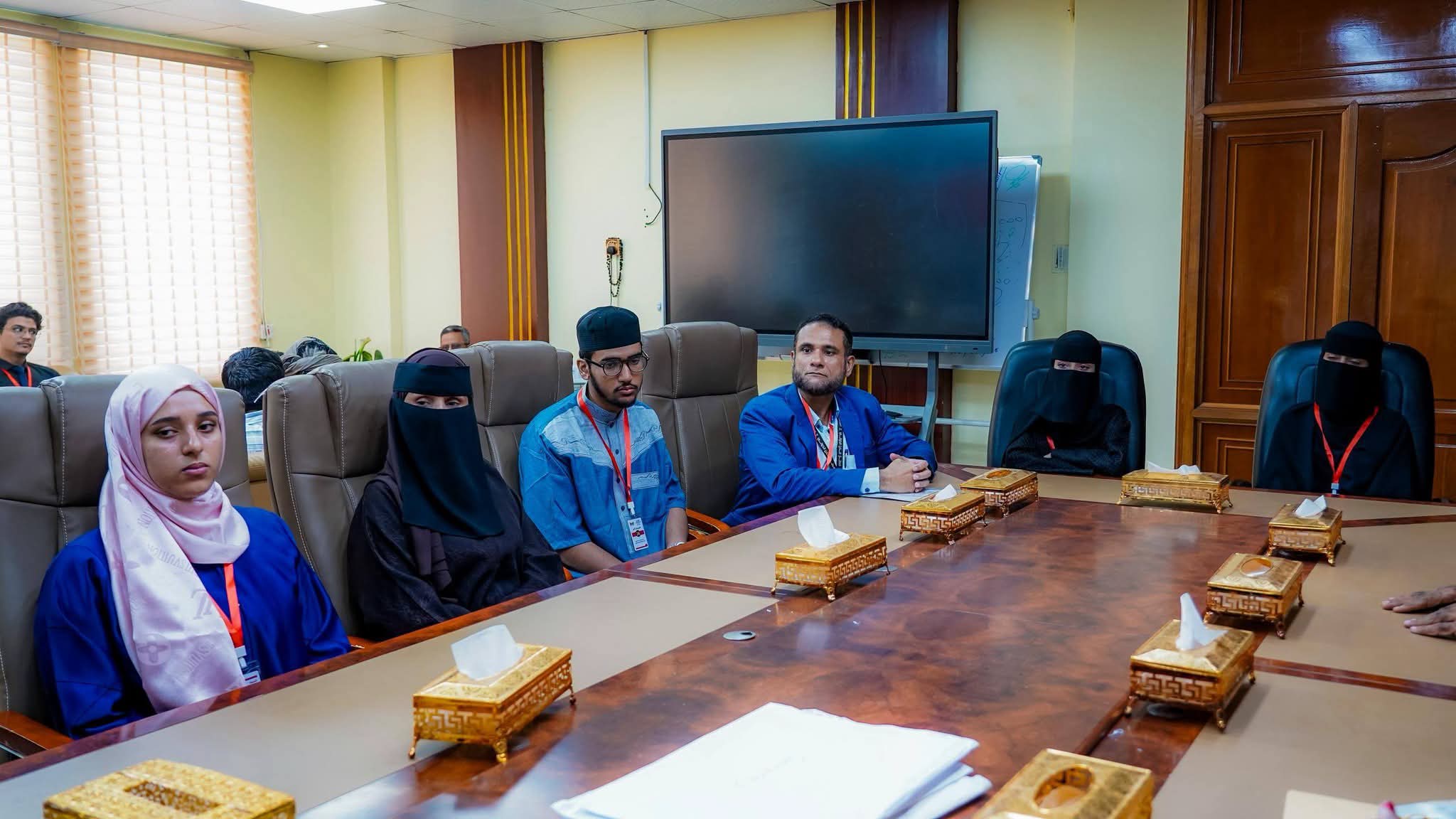 محافظ العاصمة عدن يكرّم أوائل الثانوية العامة ووصيف مسابقة محمد السادس الدولية للقرآن الكريم - محافظ العاصمة عدن يكرّم أوائل الثانوية العامة ووصيف مسابقة محمد السادس الدولية للقرآن الكريم -