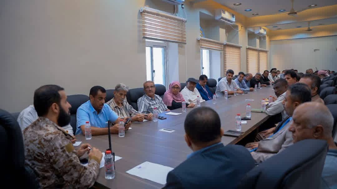 محافظ أبين يوجه برفع الجاهزية الأمنية والخدمية وتعزيز الاستعداد لمواجهة التحديات محافظ أبين يوجه برفع الجاهزية الأمنية والخدمية وتعزيز الاستعداد لمواجهة التحديات