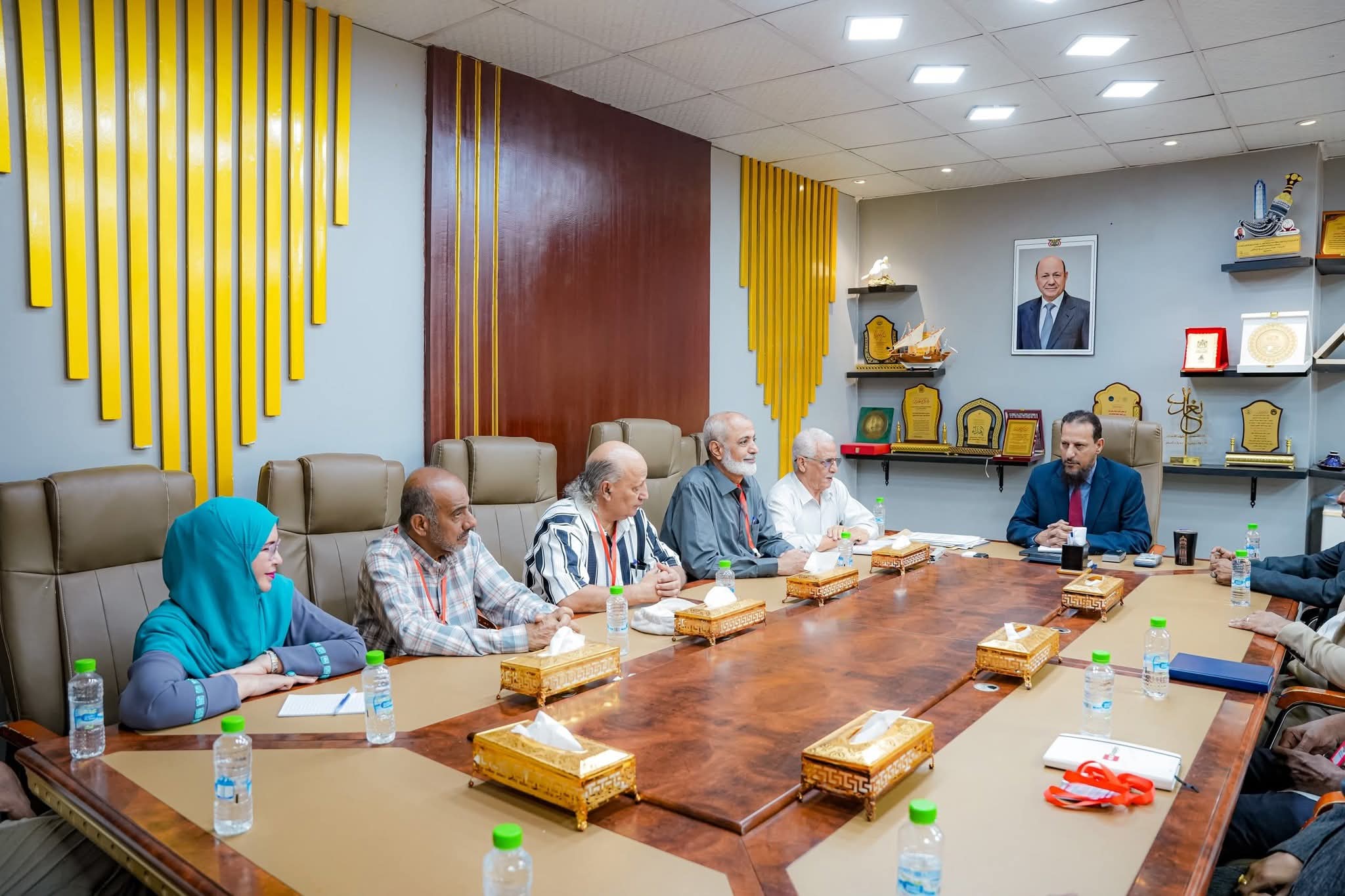 محافظ العاصمة عدن يلتقي إدارتي فرع هيئة الأراضي الجديدة والسابقة ويؤكد أهمية تعزيز العمل المؤسسي - محافظ العاصمة عدن يلتقي إدارتي فرع هيئة الأراضي الجديدة والسابقة ويؤكد أهمية تعزيز العمل المؤسسي -