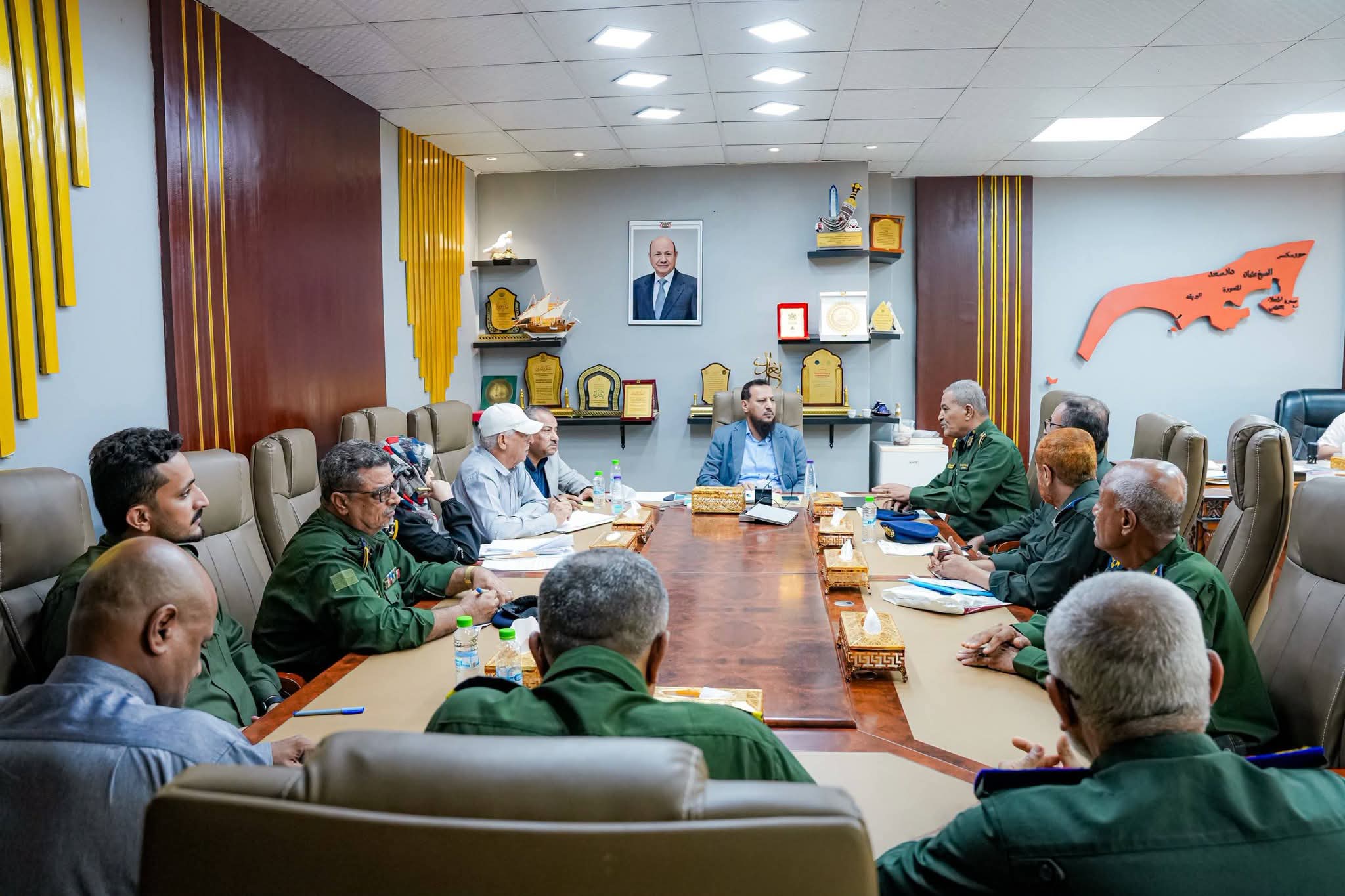 محافظ عدن يبحث تنظيم إصدار الوثائق الثبوتية وتحسين خدمات الأحوال المدنية محافظ عدن يبحث تنظيم إصدار الوثائق الثبوتية وتحسين خدمات الأحوال المدنية