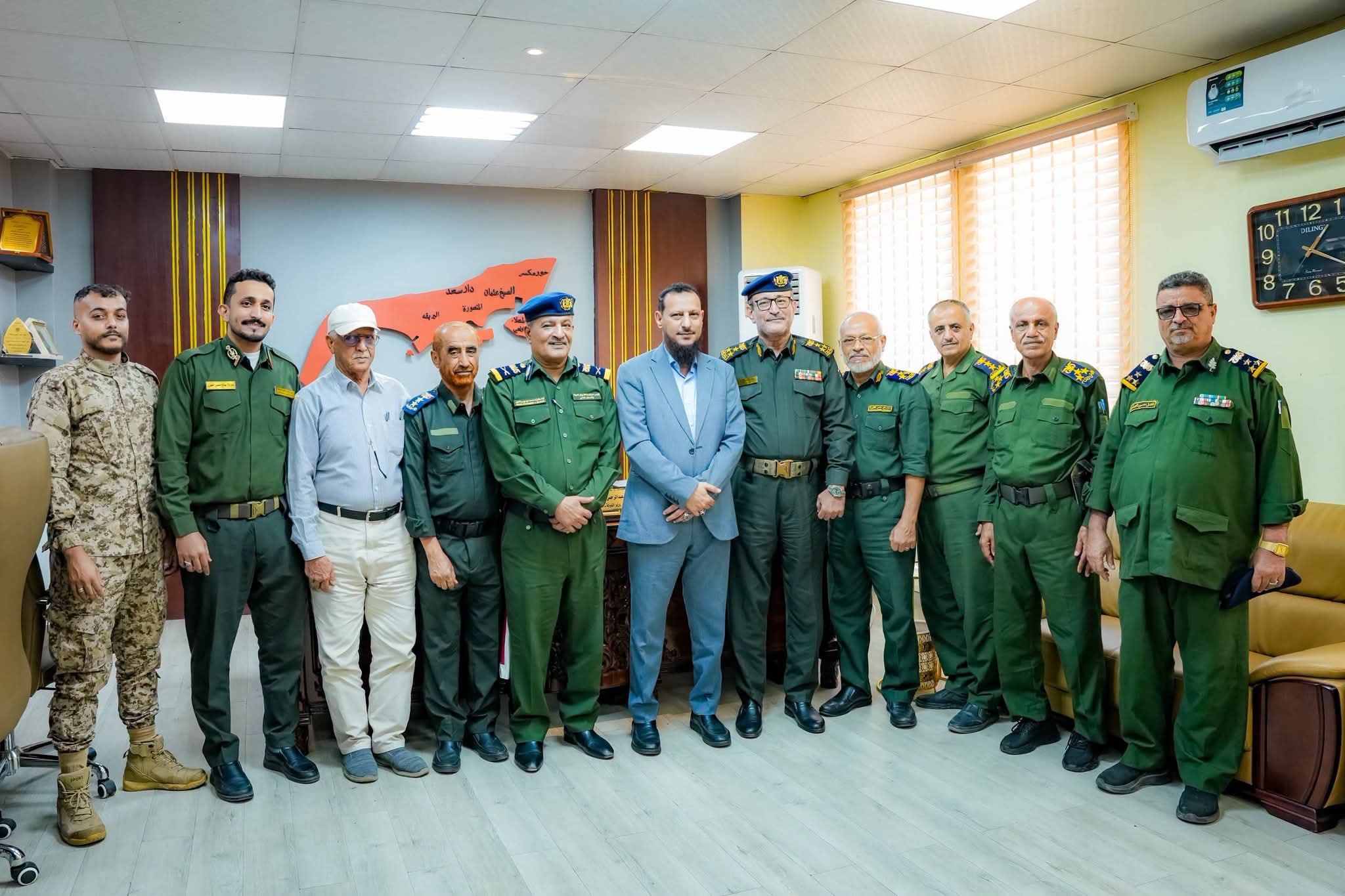 محافظ عدن يبحث تنظيم إصدار الوثائق الثبوتية وتحسين خدمات الأحوال المدنية محافظ عدن يبحث تنظيم إصدار الوثائق الثبوتية وتحسين خدمات الأحوال المدنية