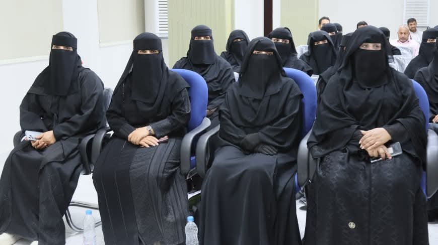 "مأرب تختتم برنامجا تدريبيا لـِ 600 موظف في "توظيف أدوات الذكاء الاصطناعي في العمل الحكومي" "مأرب تختتم برنامجا تدريبيا لـِ 600 موظف في "توظيف أدوات الذكاء الاصطناعي في العمل الحكومي"