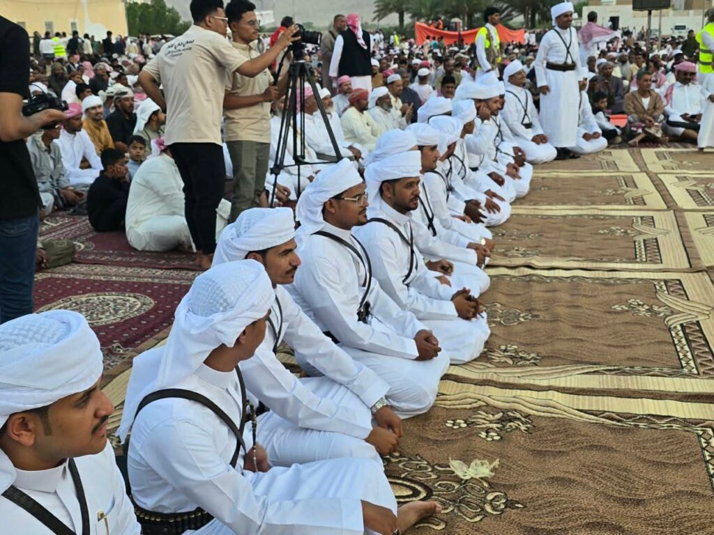 "آل باجري"...حين يتحول الفرح إلى رسالة مجتمعية، والزواج الجماعي إلى أثرٍ طيبٍ يبقى في الذاكرة "آل باجري"...حين يتحول الفرح إلى رسالة مجتمعية، والزواج الجماعي إلى أثرٍ طيبٍ يبقى في الذاكرة
