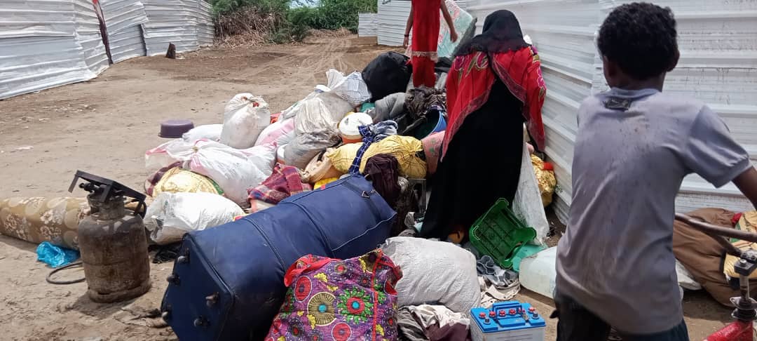 2338 أسرة نازحة تصل إلى لحج وعدن وأبين وسط تصاعد القتال في تعز والساحل الغربي - 2338 أسرة نازحة تصل إلى لحج وعدن وأبين وسط تصاعد القتال في تعز والساحل الغربي -