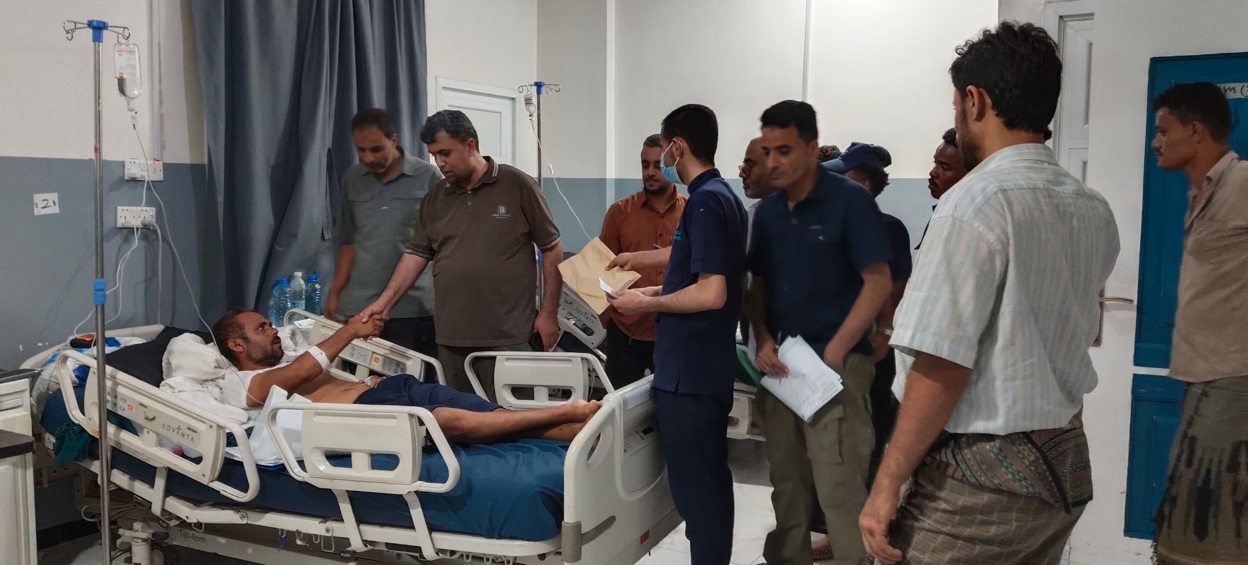 مدير دائرة الخدمات الطبية للمقاومة الوطنية يتفقد جرحى القوات المسلحة ويطلع على أوضاعهم الصحية - مدير دائرة الخدمات الطبية للمقاومة الوطنية يتفقد جرحى القوات المسلحة ويطلع على أوضاعهم الصحية -